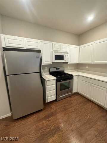 6633 Lookout Lodge Lane, North Las Vegas, NV 89084