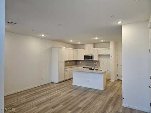 212 Wewatta Avenue, Henderson, NV 89011
