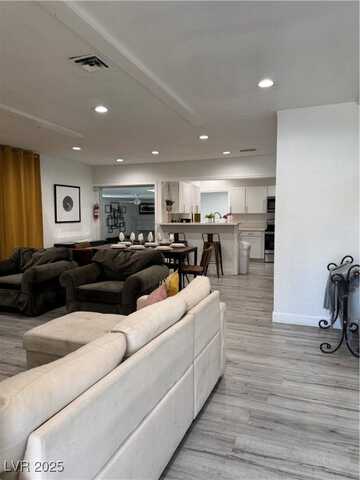 621 S 9th Street, Las Vegas, NV 89101