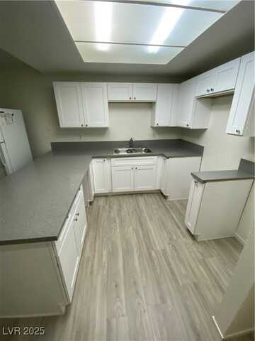 5284 S Maryland Parkway, Las Vegas, NV 89119