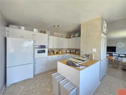 5704 Heron Avenue, Las Vegas, NV 89107