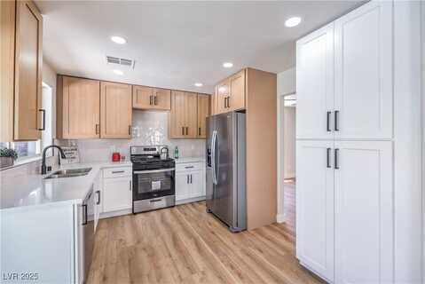 9321 Dancing Daffodil Avenue, Las Vegas, NV 89129