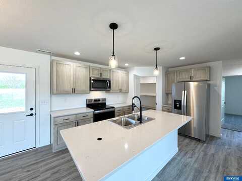929 S Columbia Avenue, Seward, NE 68434