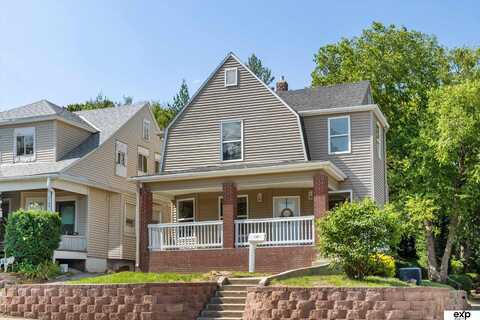 3102 Woolworth Avenue, Omaha, NE 68105