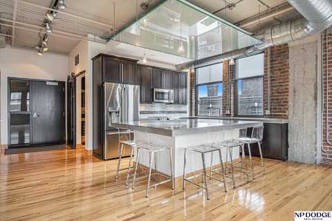 902 Dodge Street, Omaha, NE 68102