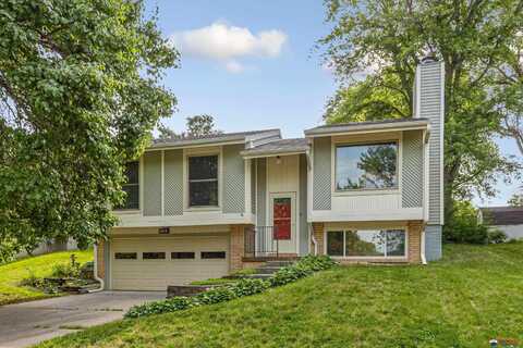 6010 Queens Drive, Lincoln, NE 68516