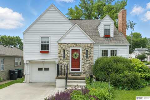 6131 Pacific Street, Omaha, NE 68106
