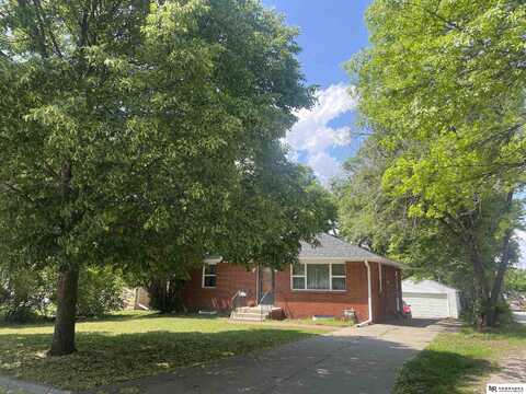 3718 J Street, Lincoln, NE 68510