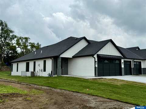9124 Hillcrest Trail, Lincoln, NE 68520