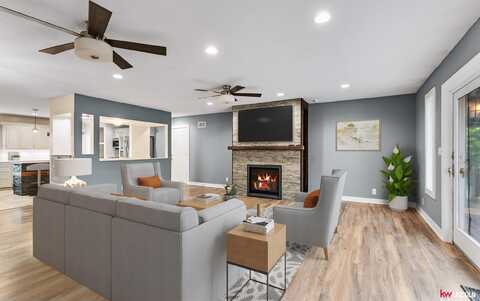 1305 S 4th Avenue, Beatrice, NE 68310