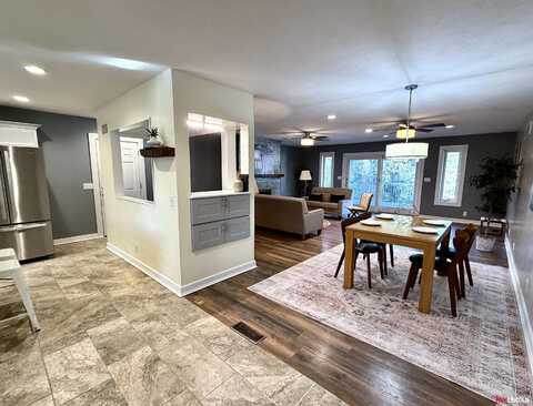 1305 S 4th Avenue, Beatrice, NE 68310