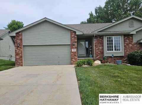 5008 Lakeside Drive, Papillion, NE 68133
