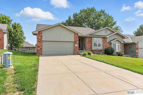 5008 Lakeside Drive, Papillion, NE 68133