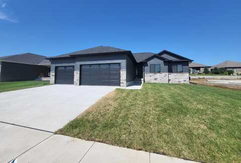 433 Half Moon Drive, Lincoln, NE 68527