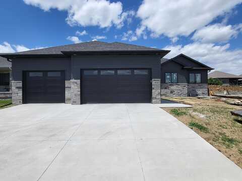 433 Half Moon Drive, Lincoln, NE 68527