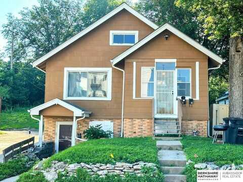 623 S 33rd Street, Omaha, NE 68105