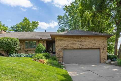 6521 Davenport Plaza, Omaha, NE 68132
