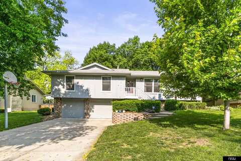 6104 S 93rd Street, Omaha, NE 68127