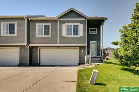 19603 weir Street, Omaha, NE 68135