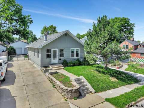 6035 Woolworth Avenue, Omaha, NE 68106