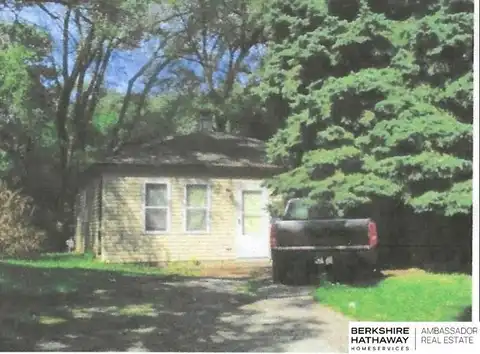 2244 N 38th Avenue, Omaha, NE 68111