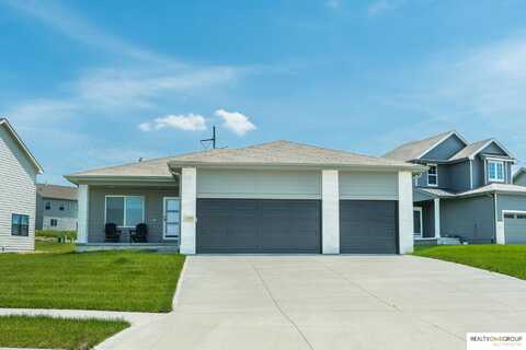11323 Portage Circle, Papillion, NE 68046