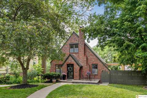 2518 N 56 Street, Omaha, NE 68104