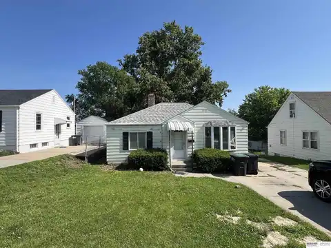5802 Oak Street, Omaha, NE 68106