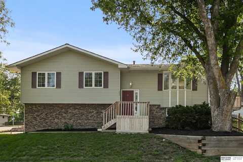 221 Lindale Circle, Hickman, NE 68372