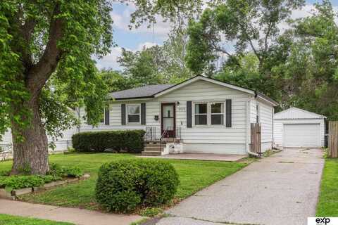 8978 Laurie Circle, Omaha, NE 68124