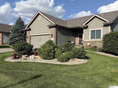 8215 S 107 Street, La Vista, NE 68128