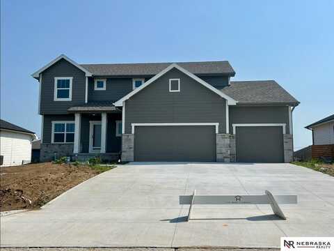 10915 Ranch Drive, Papillion, NE 68046