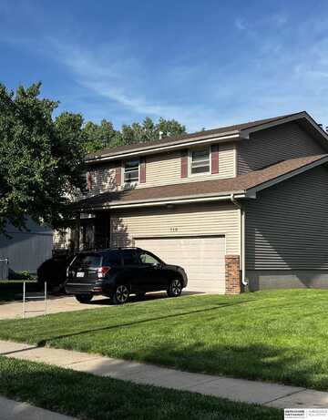 710 N Aberdeen Drive, Papillion, NE 68046
