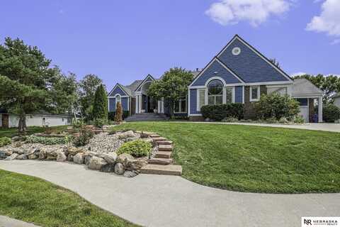 811 Western Hills Drive, Papillion, NE 68046