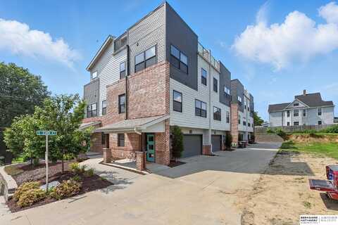 940 S 33rd Court, Omaha, NE 68105