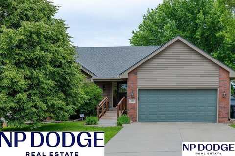 611 Diamond Lane, Papillion, NE 68133