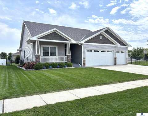 221 Briarwood Lane, Seward, NE 68434