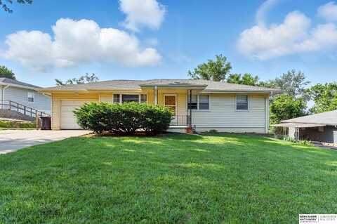 8521 Pinkney Street, Omaha, NE 68134