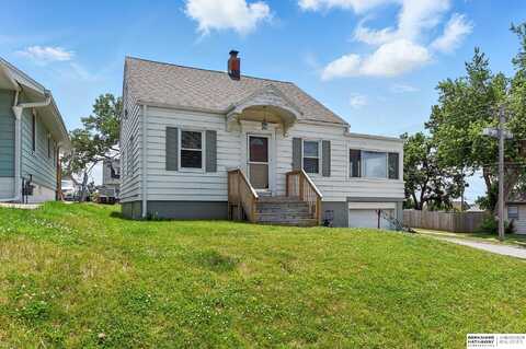3945 R Street, Omaha, NE 68107