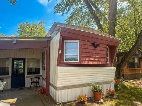 8758 S Old Oak Lane, Newaygo, MI 49337