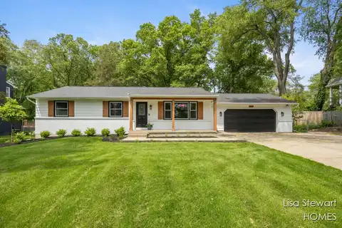 3305 Thorncrest Drive SE, Grand Rapids, MI 49546