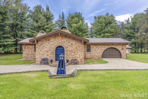10279 N Finley Lake Avenue, Harrison, MI 48625