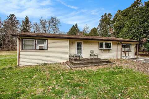 8887 Elm Valley Road, Union Pier, MI 49129