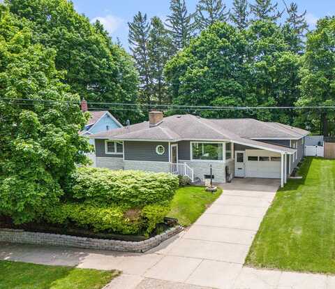 395 4th Street, Manistee, MI 49660