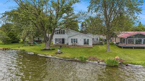 8928 Ellis Street SE, Alto, MI 49302