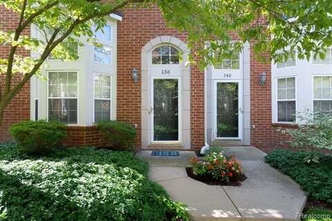 136 Georgetown Square N, Royal Oak, MI 48067