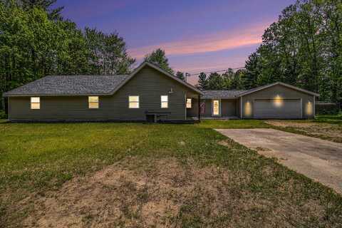 10560 N Tuttle Road, Free Soil, MI 49411