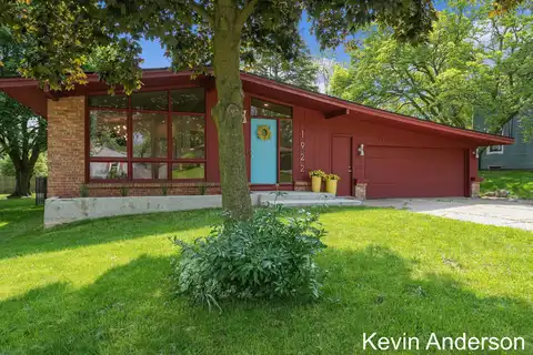 1922 Carlton Avenue NE, Grand Rapids, MI 49505