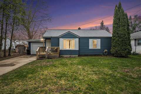 216 W Woodrow Street, Fremont, MI 49412
