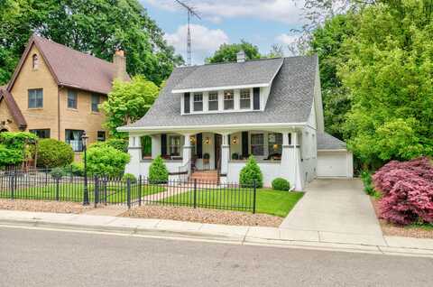 902 Oakridge Drive, Jackson, MI 49203